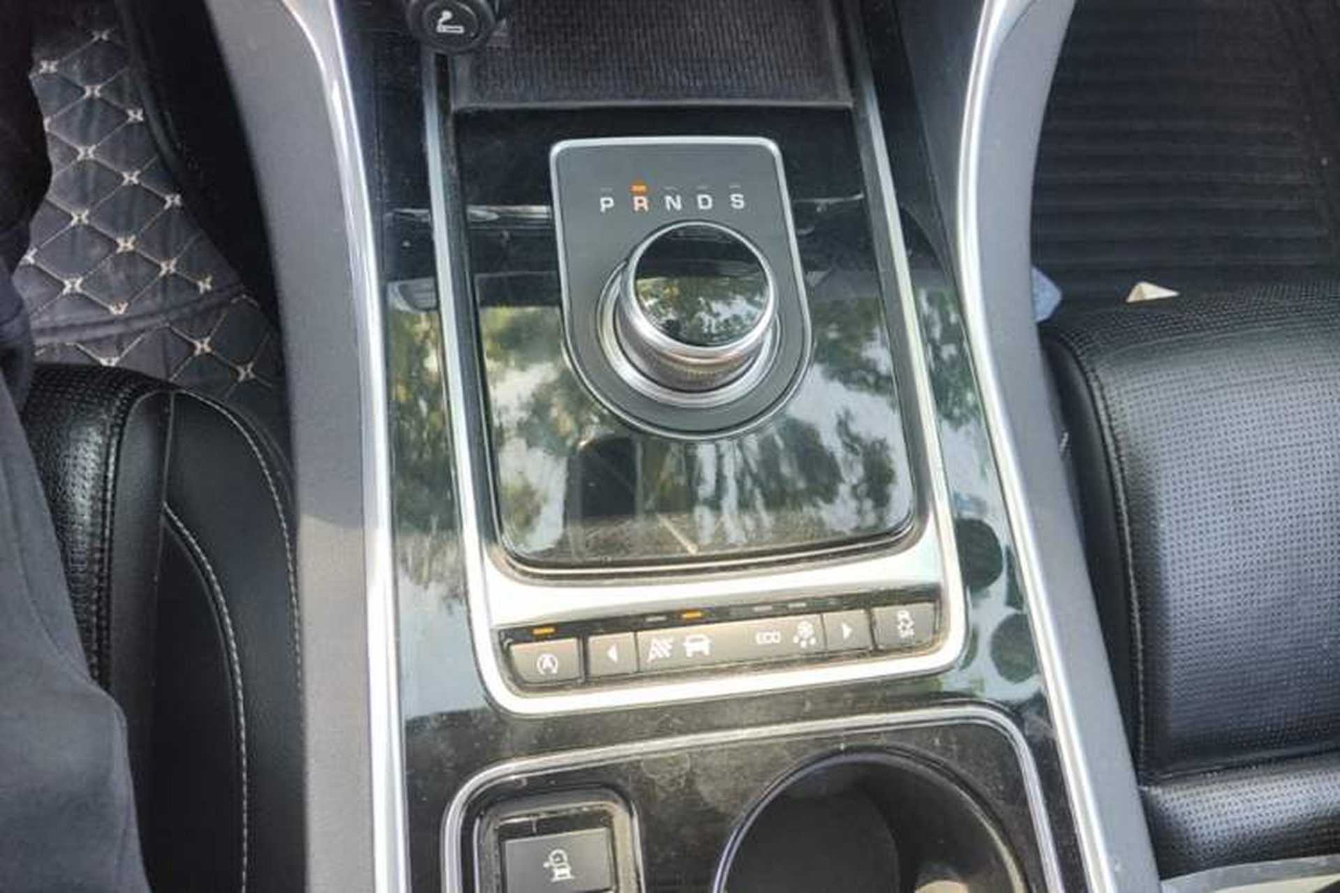 Used Jaguar XE 2017 2.0T 200 PS R-Sport Gear Lever