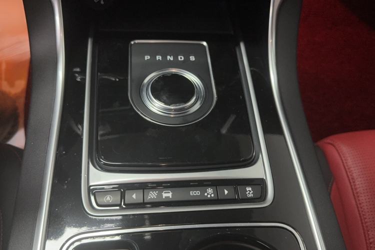Used Jaguar XE 2017 2.0T 200 PS R-Sport Gear Lever