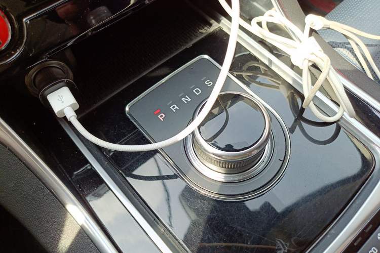 Used Jaguar XE 2017 2.0T 200 PS R-Sport Gear Lever