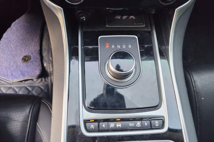 Used Jaguar XE 2017 2.0T 200 PS R-Sport Gear Lever