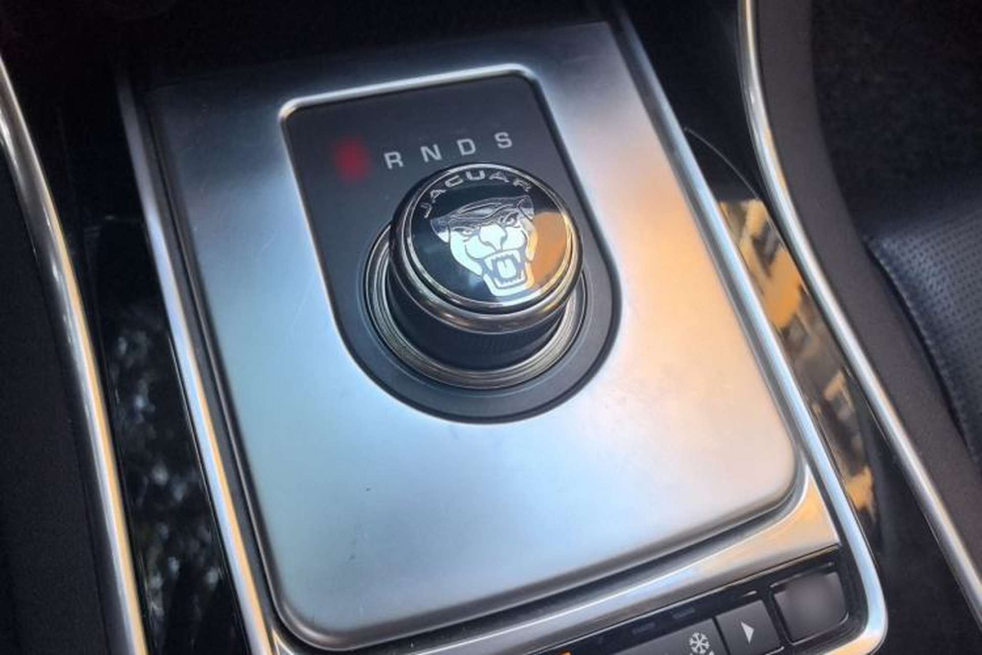 Used Jaguar XE 2017 2.0T 240 PS R-Sport Gear Lever