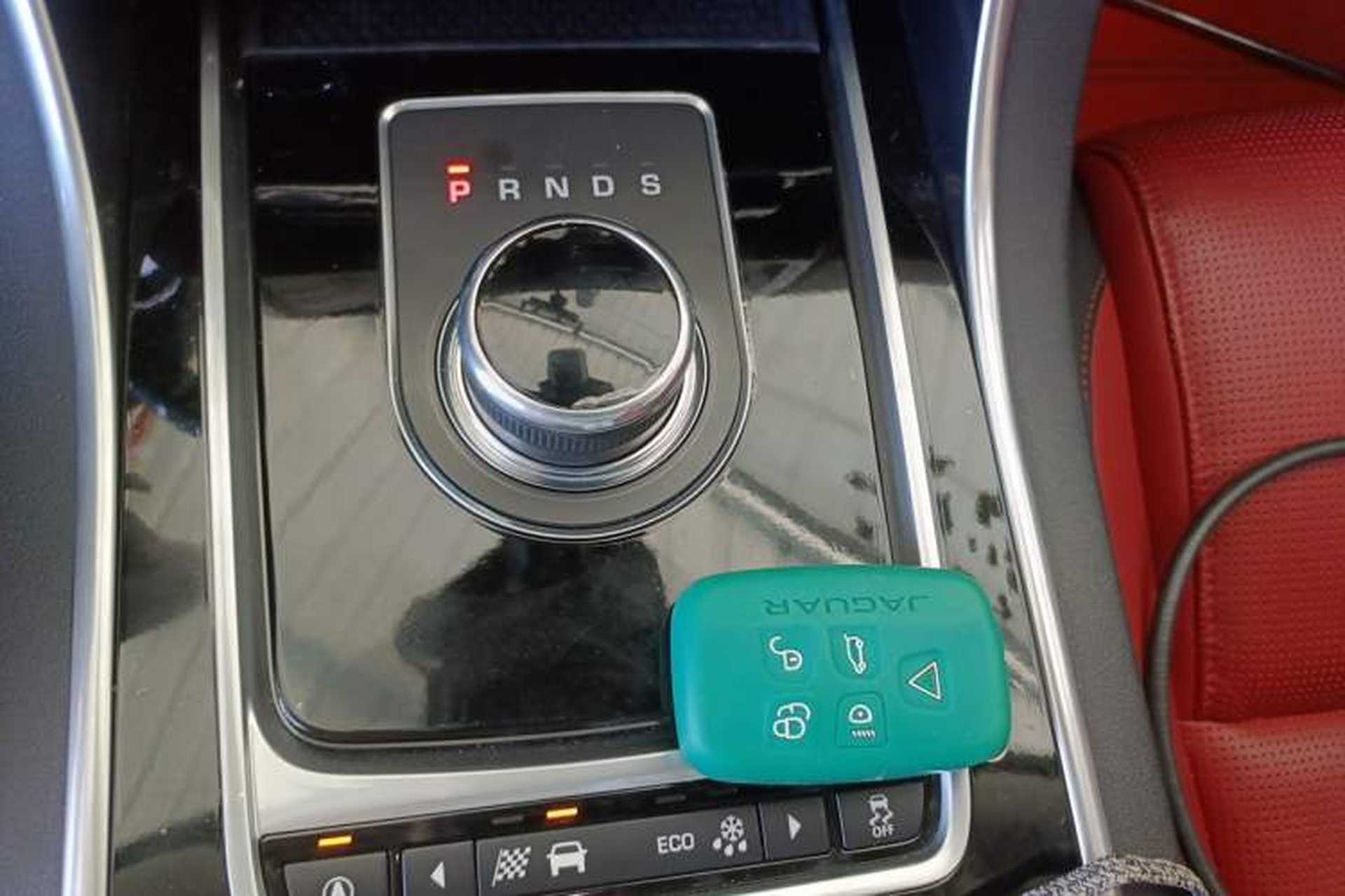 Used Jaguar XE 2017 2.0T 200 PS R-Sport Gear Lever