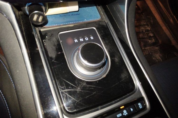 Used Jaguar XE 2017 2.0T 200 PS R-Sport Gear Lever