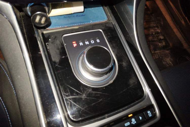 Used Jaguar XE 2017 2.0T 200 PS R-Sport Gear Lever