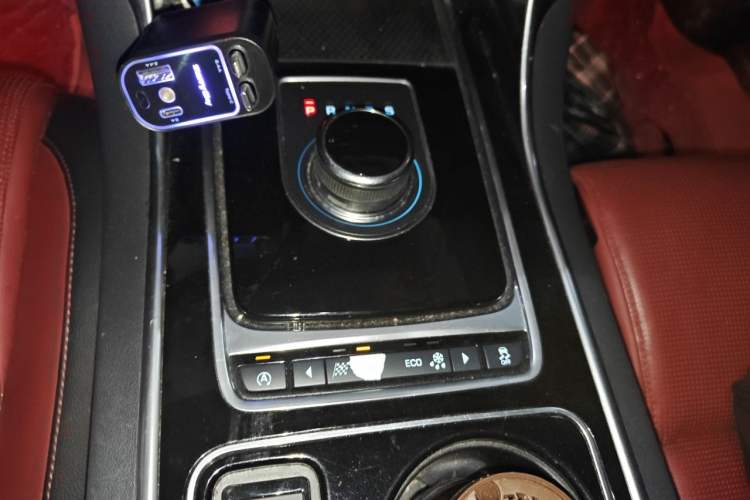 Used Jaguar XE 2017 2.0T 200 PS R-Sport Gear Lever