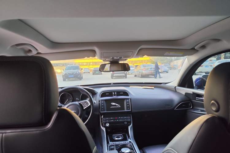 Used Jaguar XE 2017 2.0T 200 PS R-Sport Headliner