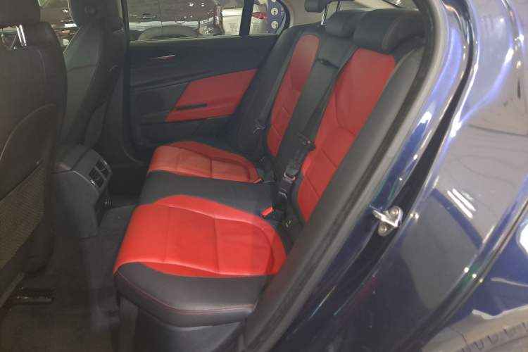 Used Jaguar XE 2017 2.0T 200 PS R-Sport Interior 1