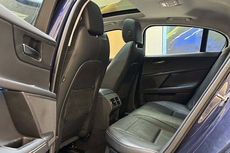 Used Jaguar XE 2017 2.0T 240 PS R-Sport Interior 11