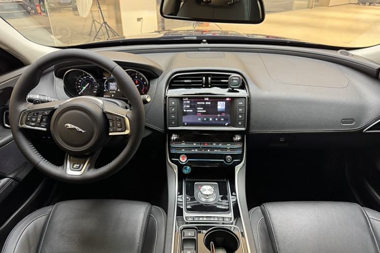 Used Jaguar XE 2017 2.0T 240 PS R-Sport Interior 13