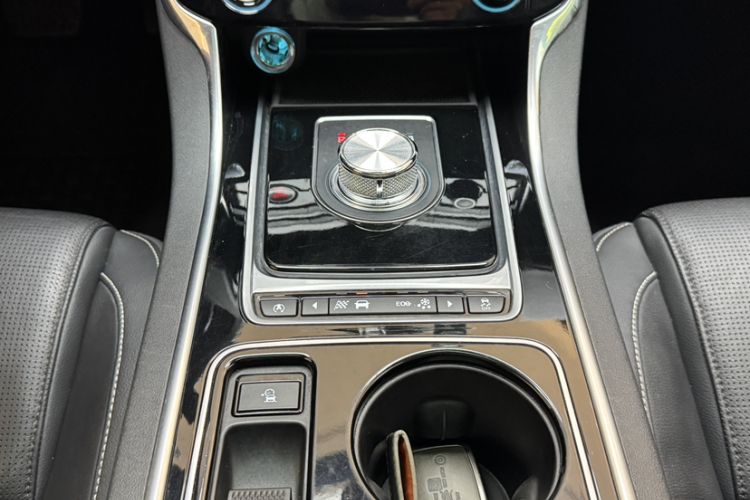 Used Jaguar XE 2017 2.0T 240 PS R-Sport Interior 14