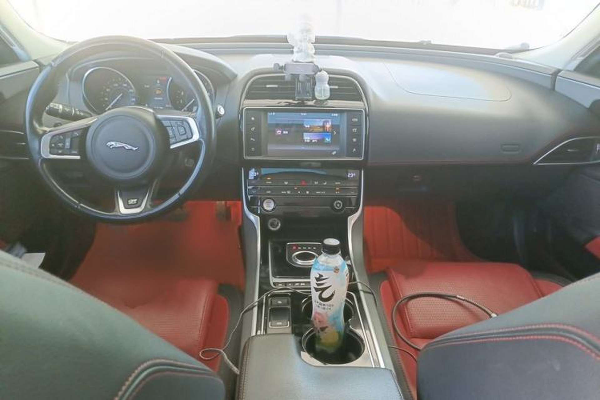 Used Jaguar XE 2017 2.0T 200 PS R-Sport Interior 2