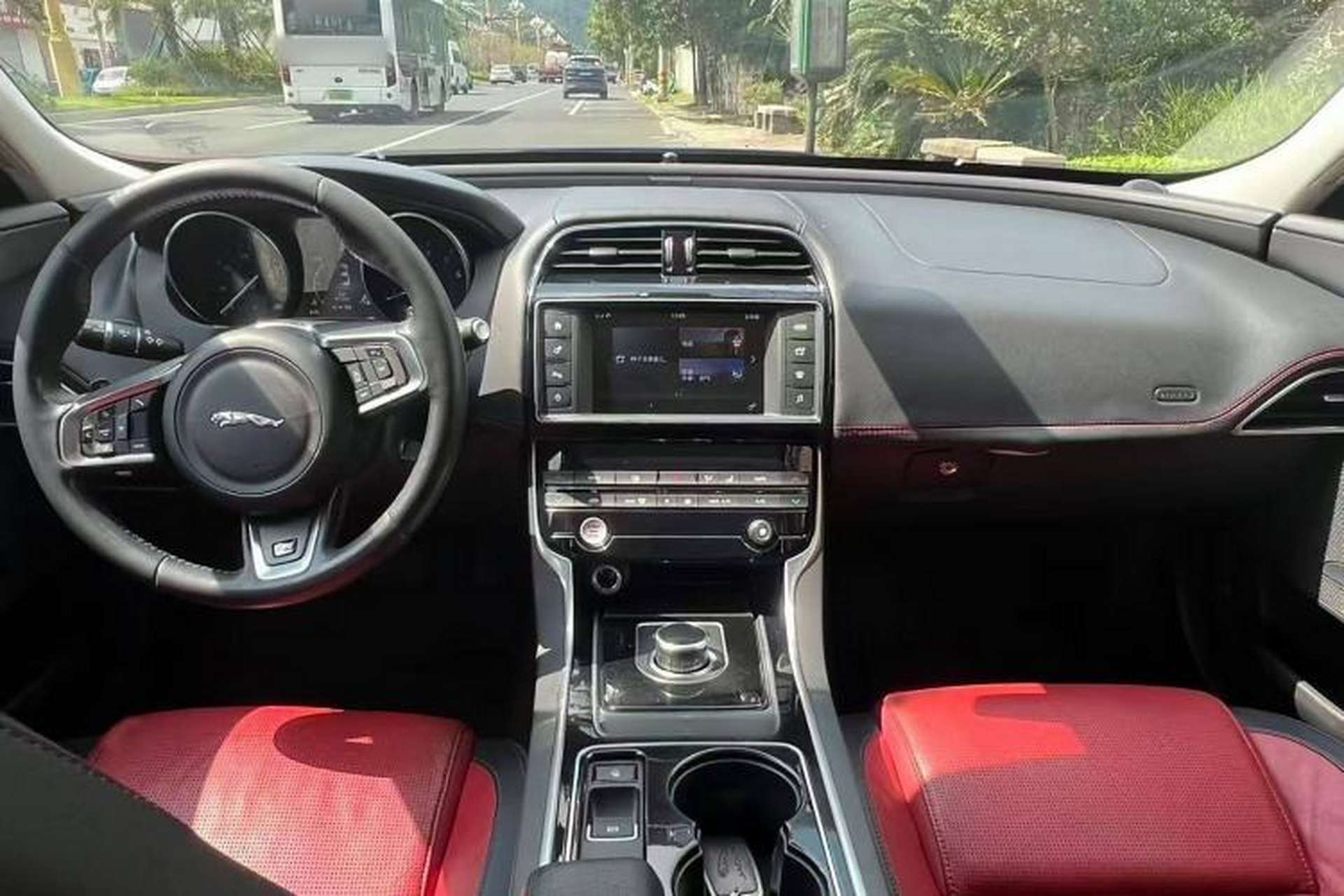 Used Jaguar XE 2017 2.0T 200 PS R-Sport Interior 2