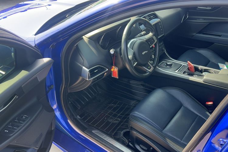 Used Jaguar XE 2017 2.0T 200 PS R-Sport Interior 2