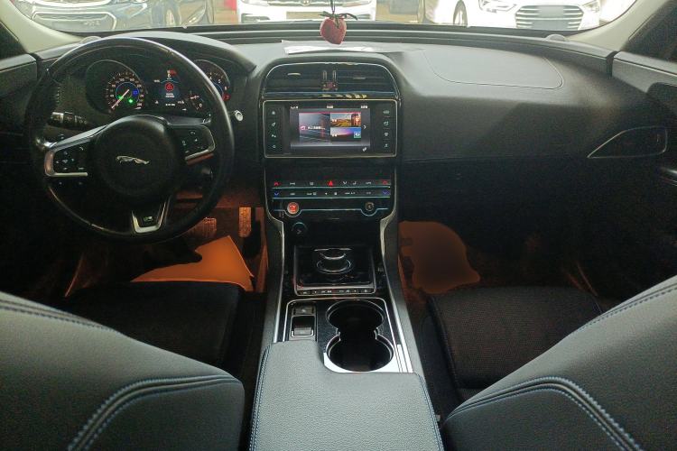 Used Jaguar XE 2017 2.0T 200 PS R-Sport Interior 2