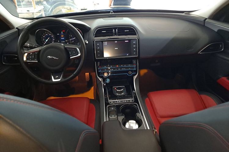 Used Jaguar XE 2017 2.0T 200 PS R-Sport Interior 3