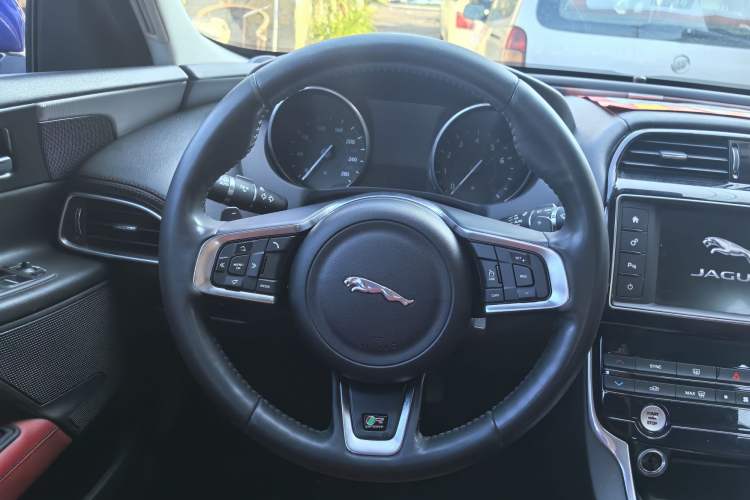 Used Jaguar XE 2017 2.0T 200 PS R-Sport Interior 3