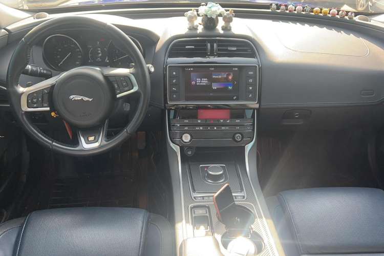 Used Jaguar XE 2017 2.0T 200 PS R-Sport Interior 3