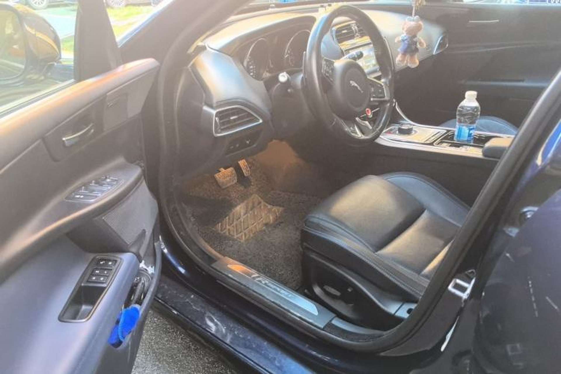 Used Jaguar XE 2017 2.0T 240 PS R-Sport Interior 3
