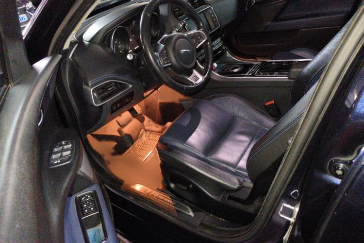 Used Jaguar XE 2017 2.0T 200 PS R-Sport Interior 3