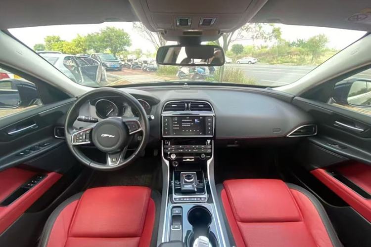 Used Jaguar XE 2017 2.0T 200 PS R-Sport Interior 4