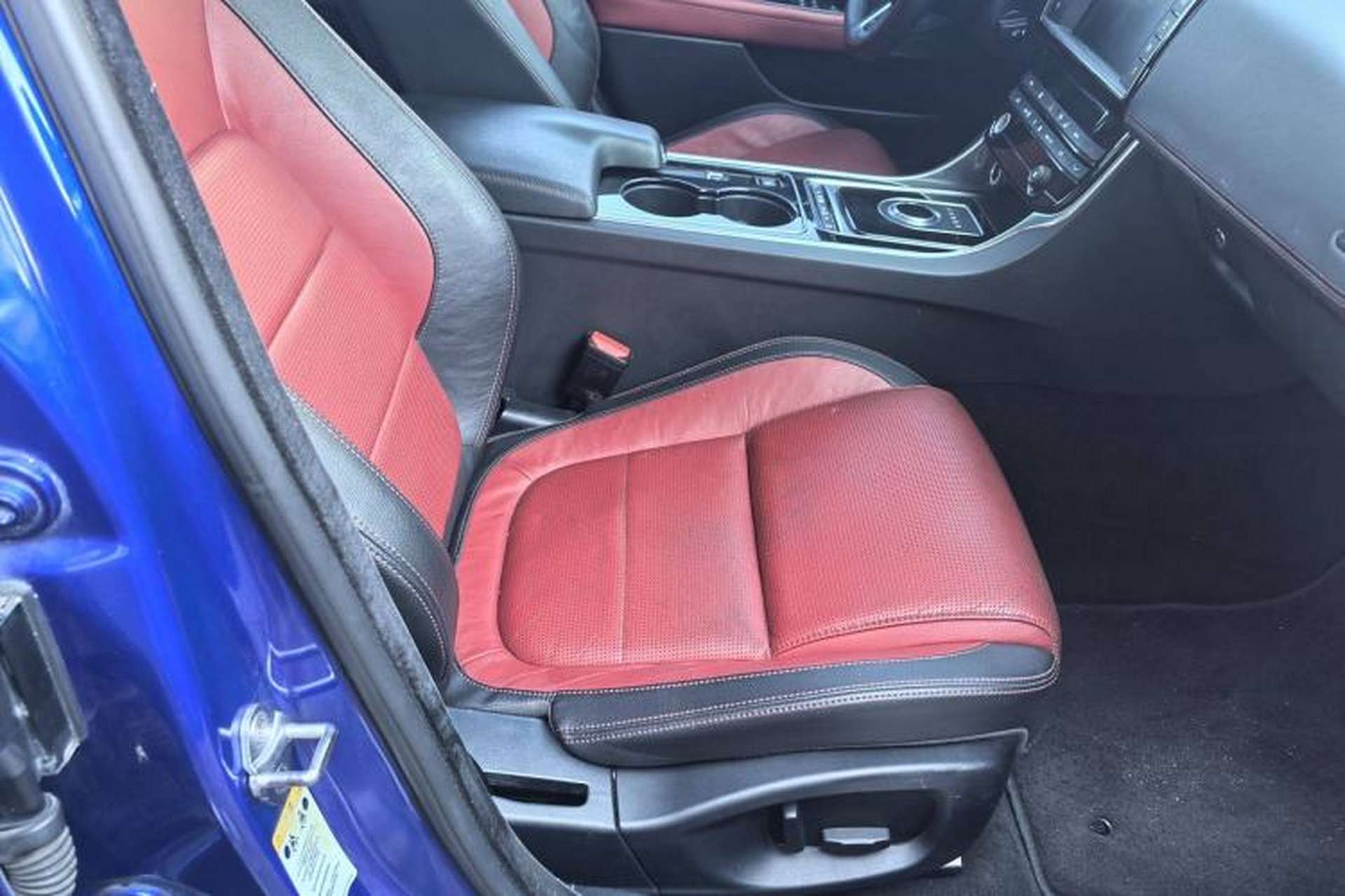 Used Jaguar XE 2017 2.0T 200 PS R-Sport Interior 7