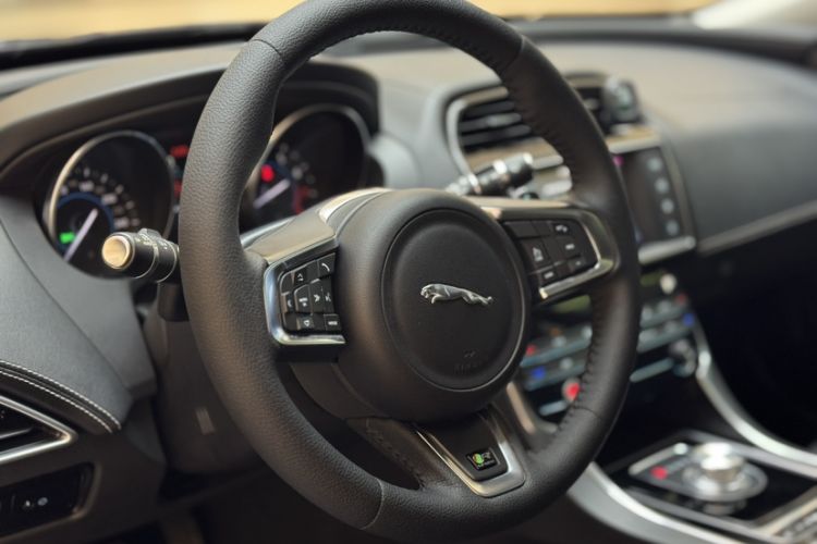 Used Jaguar XE 2017 2.0T 240 PS R-Sport Interior 9