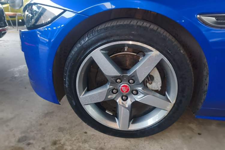Used Jaguar XE 2017 2.0T 200 PS R-Sport Left Front Wheel Hub