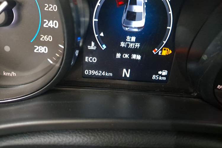 Used Jaguar XE 2017 2.0T 200 PS R-Sport Odometer Close Up