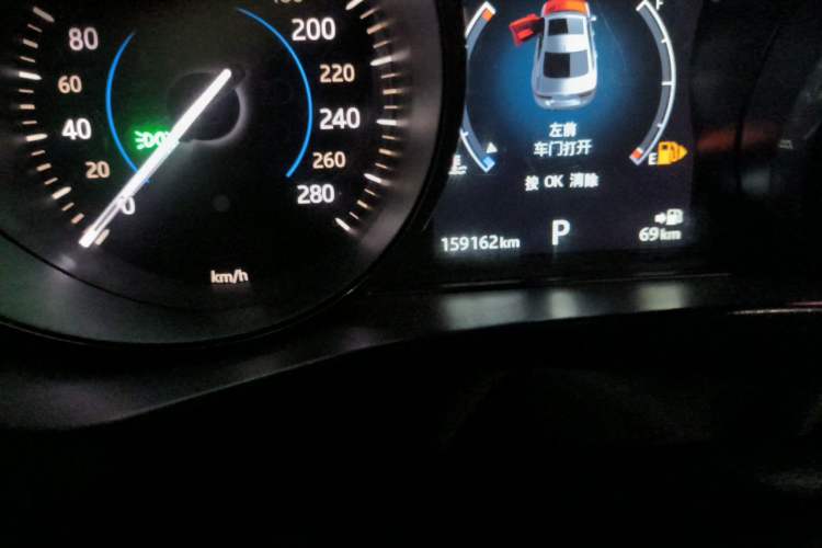 Used Jaguar XE 2017 2.0T 200 PS R-Sport Odometer Close Up