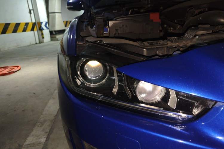 Used Jaguar XE 2017 2.0T 200 PS R-Sport Right Front Headlight