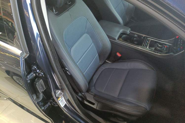 Used Jaguar XE 2017 2.0T 200 PS R-Sport Right Front Seat