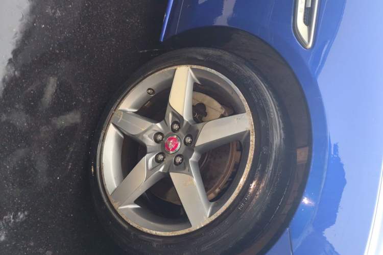 Used Jaguar XE 2017 2.0T 200 PS R-Sport Right Front Wheel Hub