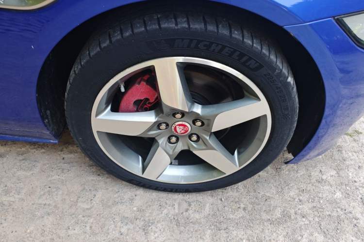 Used Jaguar XE 2017 2.0T 200 PS R-Sport Right Front Wheel Hub