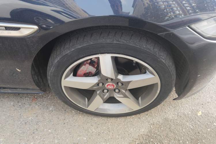 Used Jaguar XE 2017 2.0T 200 PS R-Sport Right Front Wheel Hub