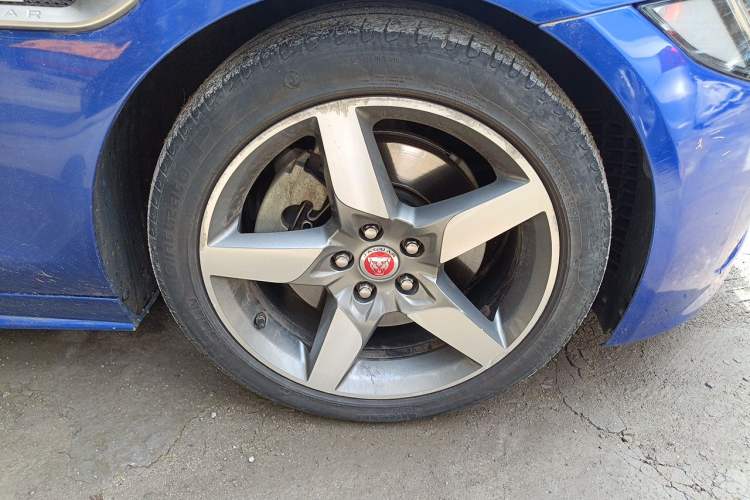 Used Jaguar XE 2017 2.0T 200 PS R-Sport Right Front Wheel Hub