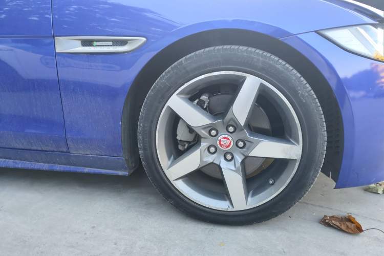 Used Jaguar XE 2017 2.0T 200 PS R-Sport Right Front Wheel Hub