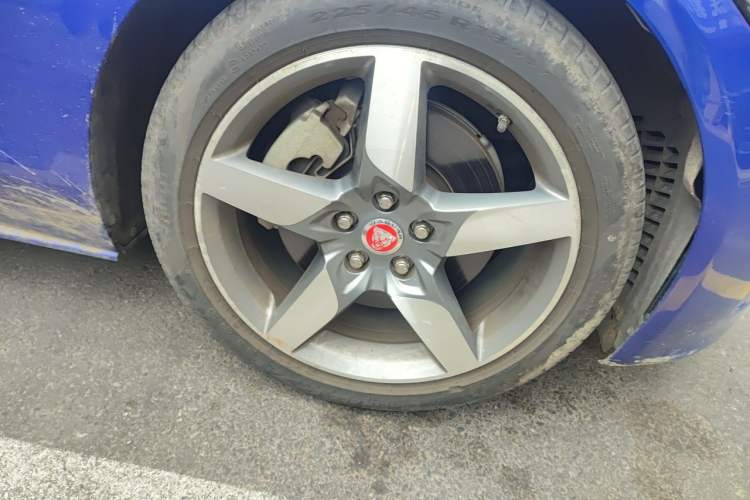 Used Jaguar XE 2017 2.0T 200 PS R-Sport Right Front Wheel Hub