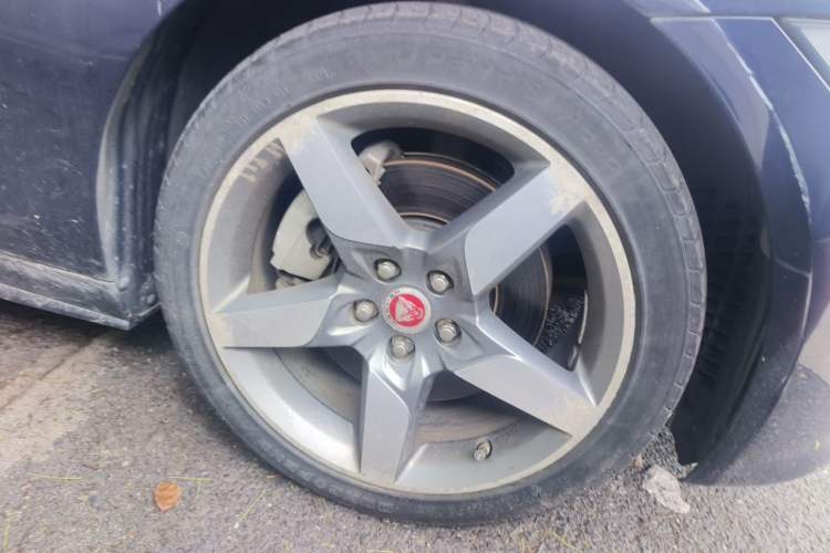 Used Jaguar XE 2017 2.0T 200 PS R-Sport Right Front Wheel Hub