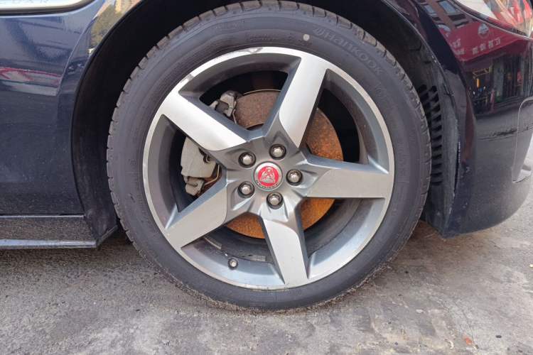 Used Jaguar XE 2017 2.0T 200 PS R-Sport Right Front Wheel Hub