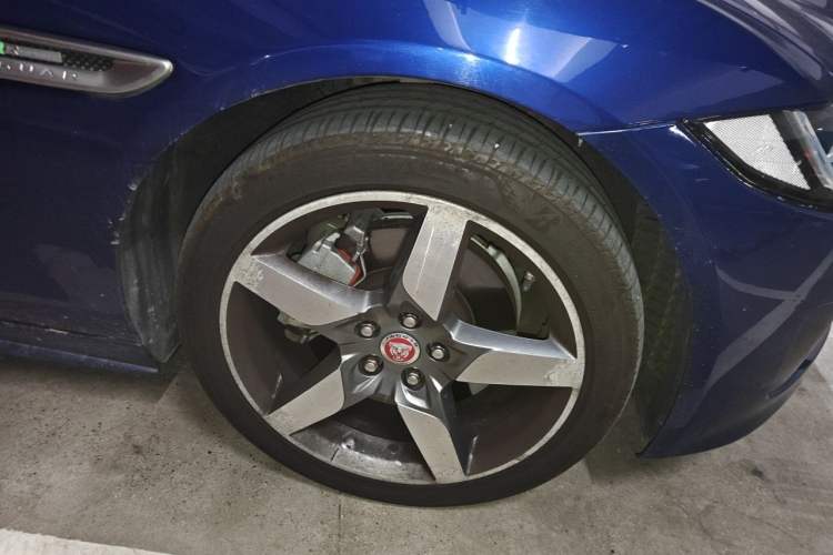 Used Jaguar XE 2017 2.0T 200 PS R-Sport Right Front Wheel Hub