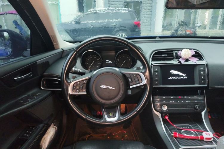 Used Jaguar XE 2017 2.0T 200 PS R-Sport Steering Wheel
