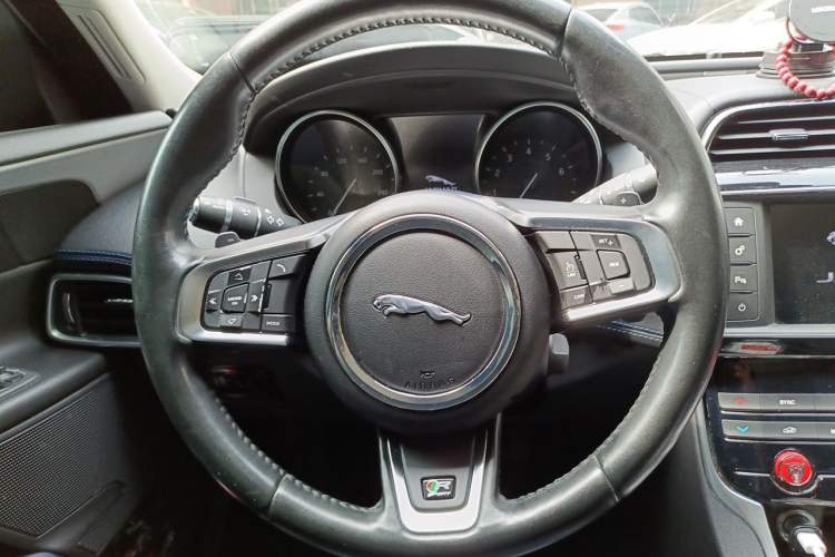 Used Jaguar XE 2017 2.0T 200 PS R-Sport Steering Wheel