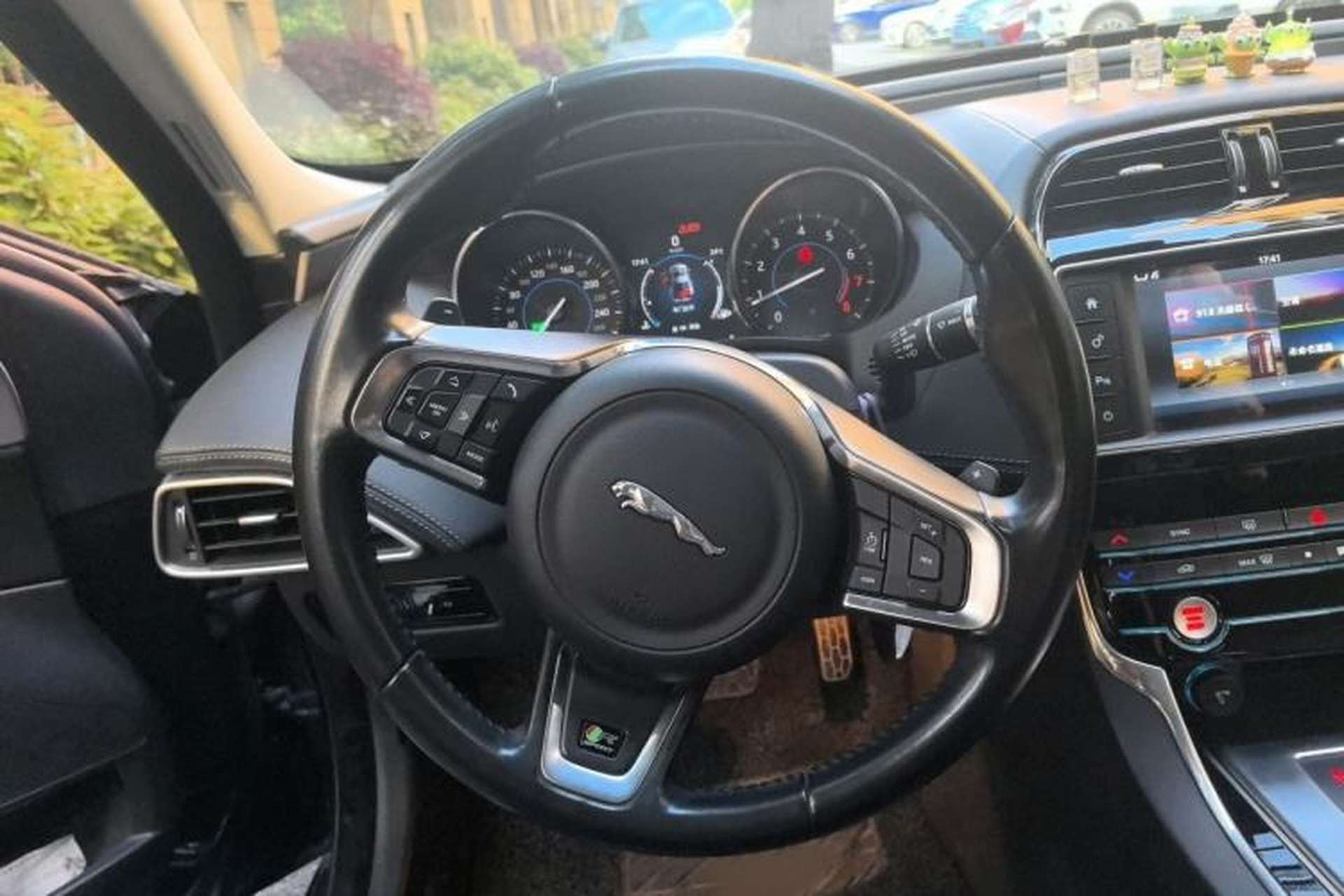 Used Jaguar XE 2017 2.0T 240 PS R-Sport Steering Wheel