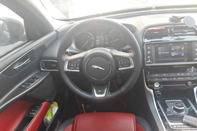 Used Jaguar XE 2017 2.0T 200 PS R-Sport Steering Wheel