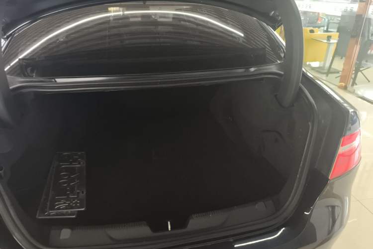 Used Jaguar XE 2017 2.0T 200 PS R-Sport Trunk