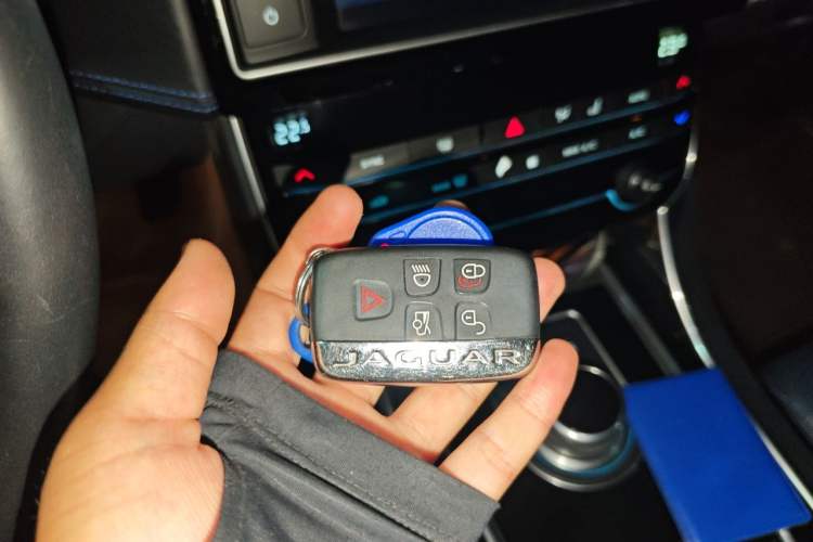 Used Jaguar XE 2017 2.0T 200 PS R-Sport Vehicle Key