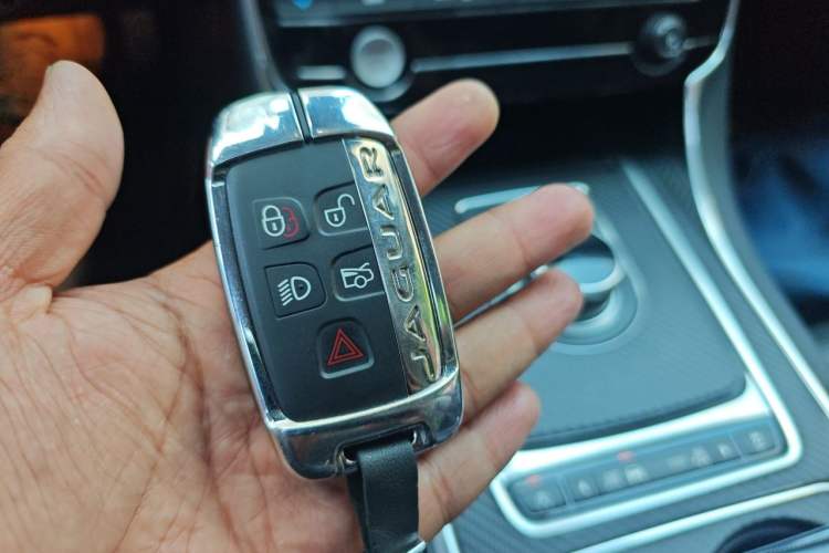 Used Jaguar XE 2017 2.0T 200 PS R-Sport Vehicle Key