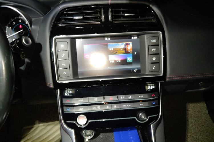 Used Jaguar XE 2017 2.0T 200 PS R-Sport Audio And AC Panel