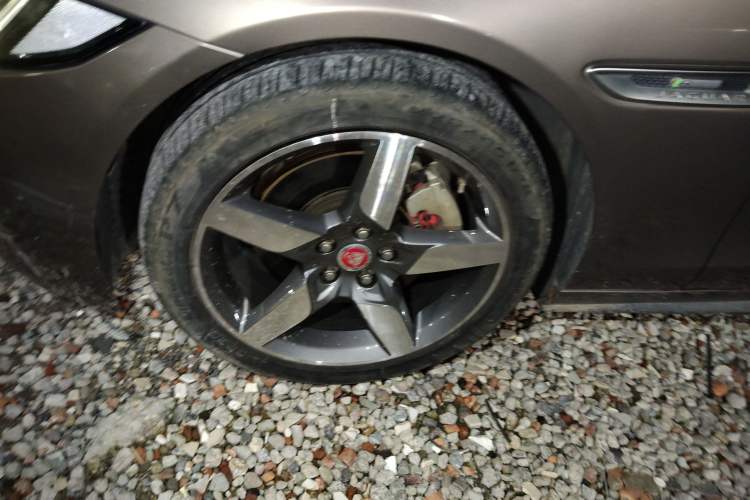 Used Jaguar XE 2017 2.0T 200 PS R-Sport Exterior 7