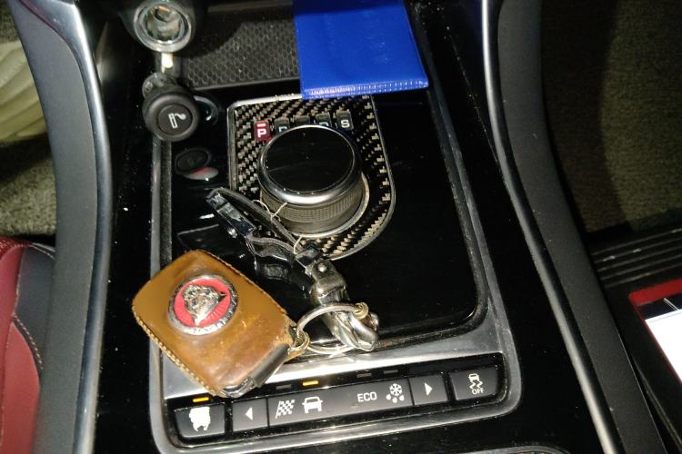 Used Jaguar XE 2017 2.0T 200 PS R-Sport Gear Lever